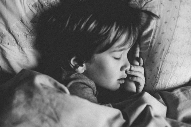הדרכת הורים להקלה על הפרעות השינה של הילד.ה